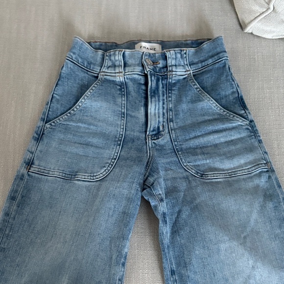 FRAME modern pocket jean mint condition size 24
Zero rips stains or flaws - Picture 3 of 3